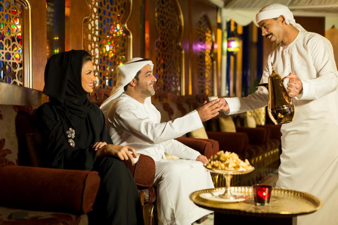 Officers Club & Hotel Abu Dhabi Exteriör bild